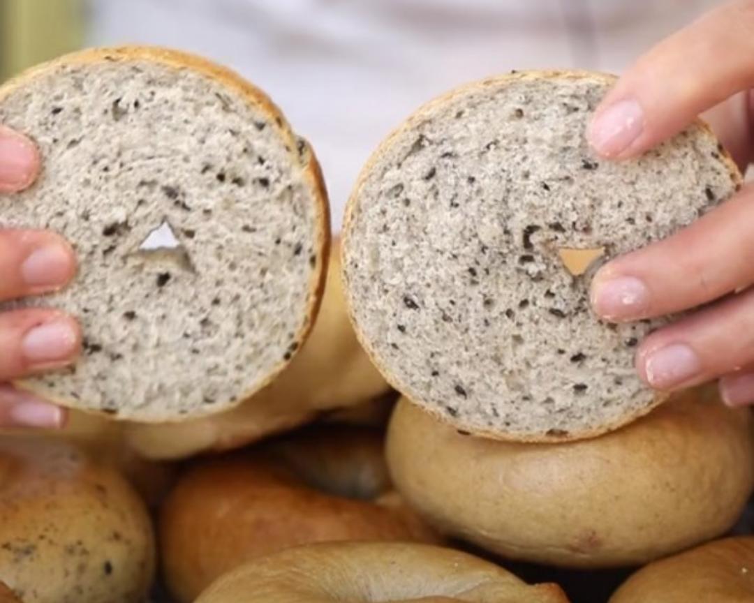 黑芝麻贝果的做法 步骤10