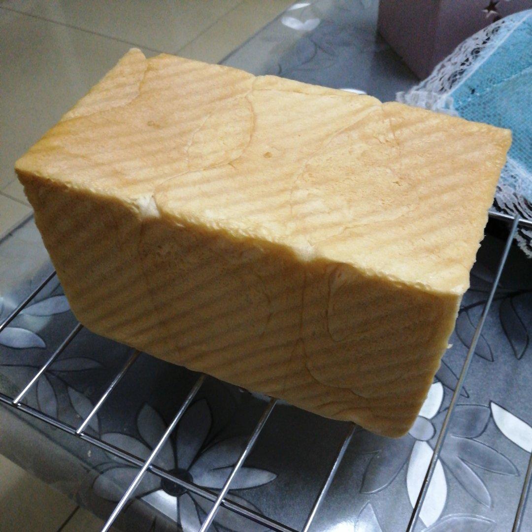 只需一次发酵的超软吐司（附面包机揉手套膜攻略）