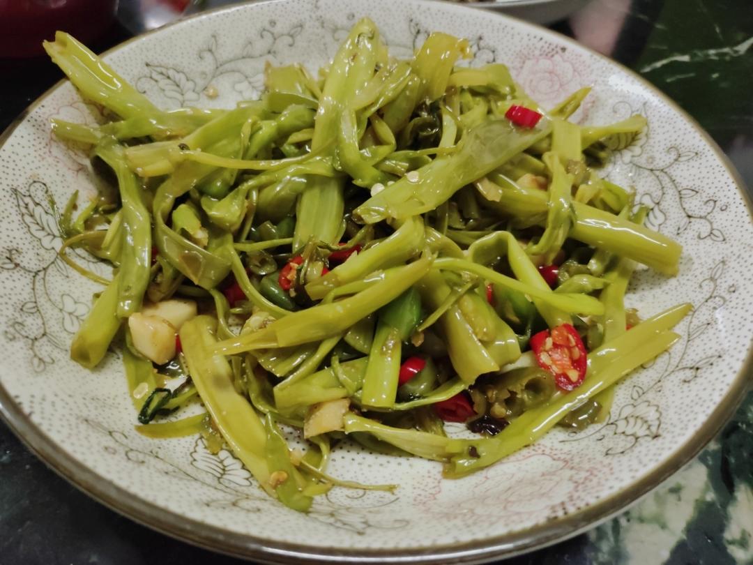 酸炒空心菜梗