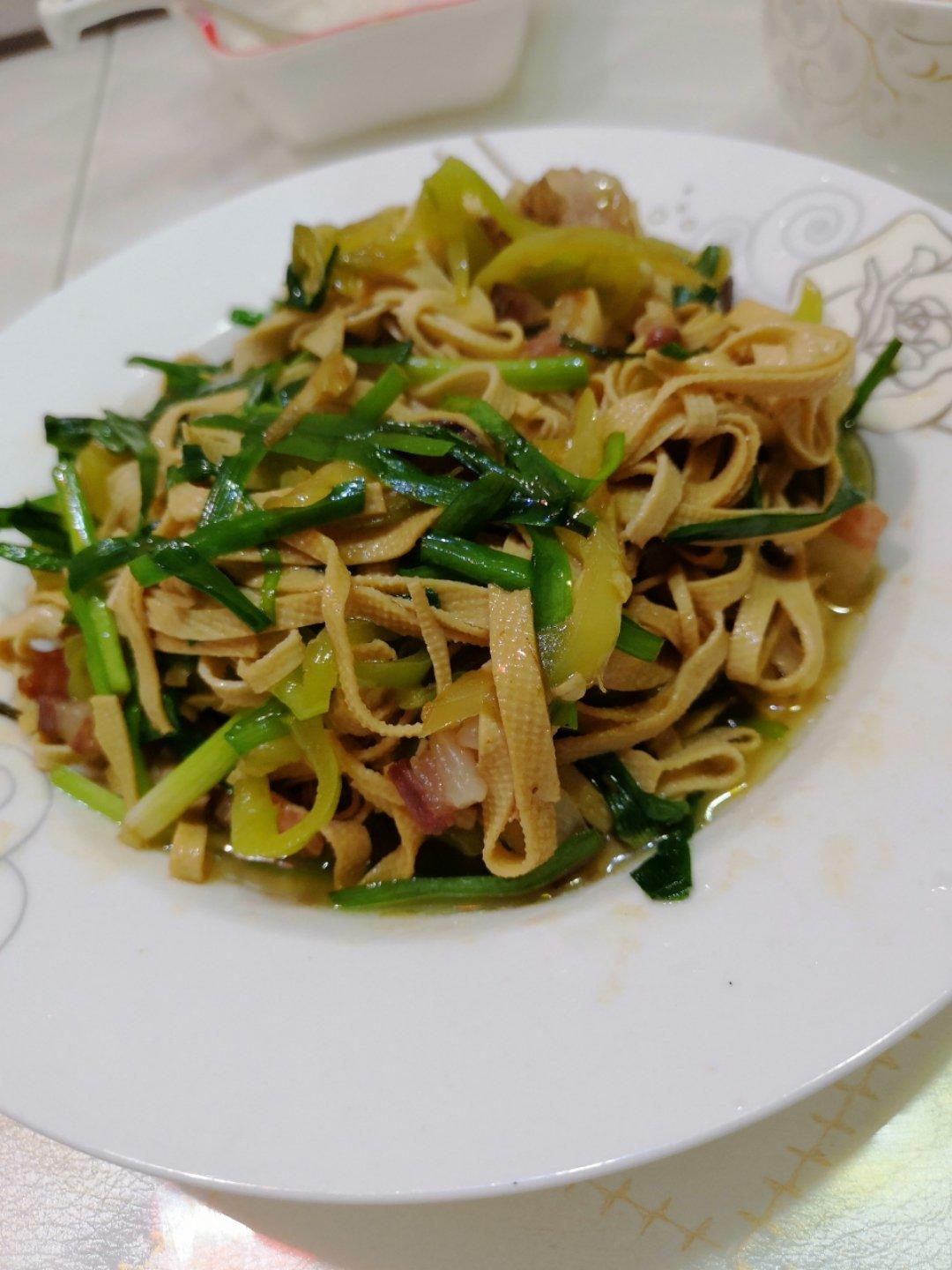 青椒豆腐皮炒肉丝