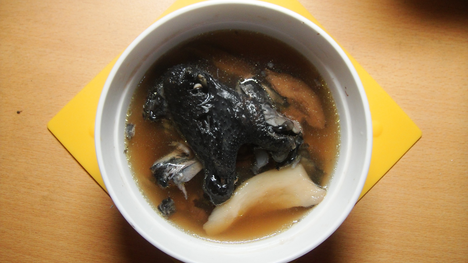 枸杞红枣乌鸡汤