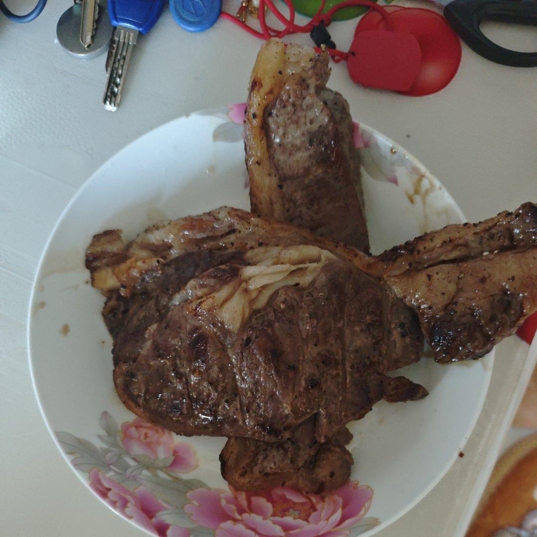 柔嫩多汁，烤箱烤出来的嫩烤牛排