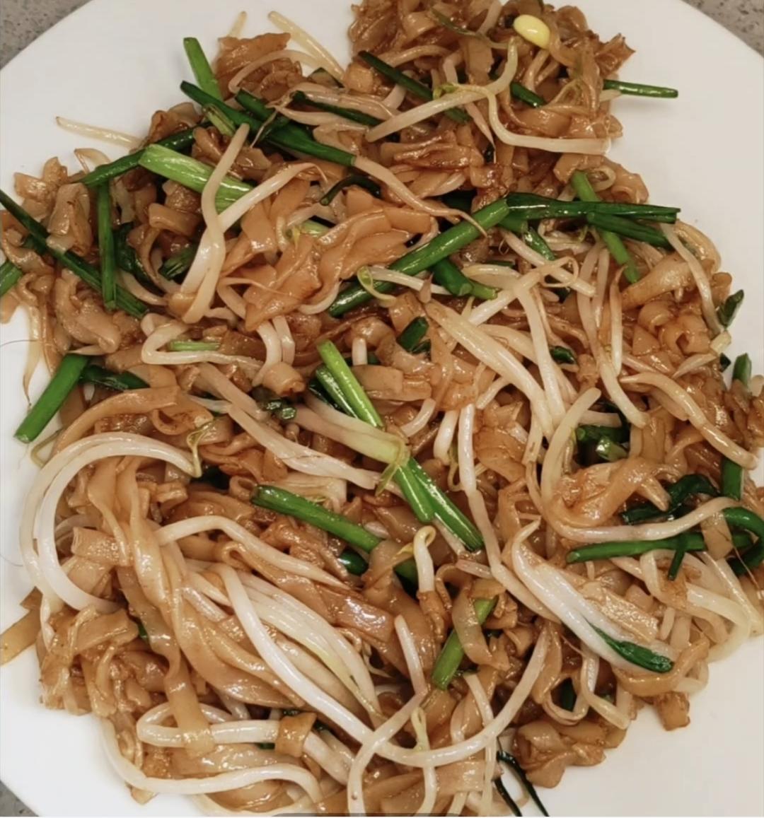 豆芽炒沙河粉