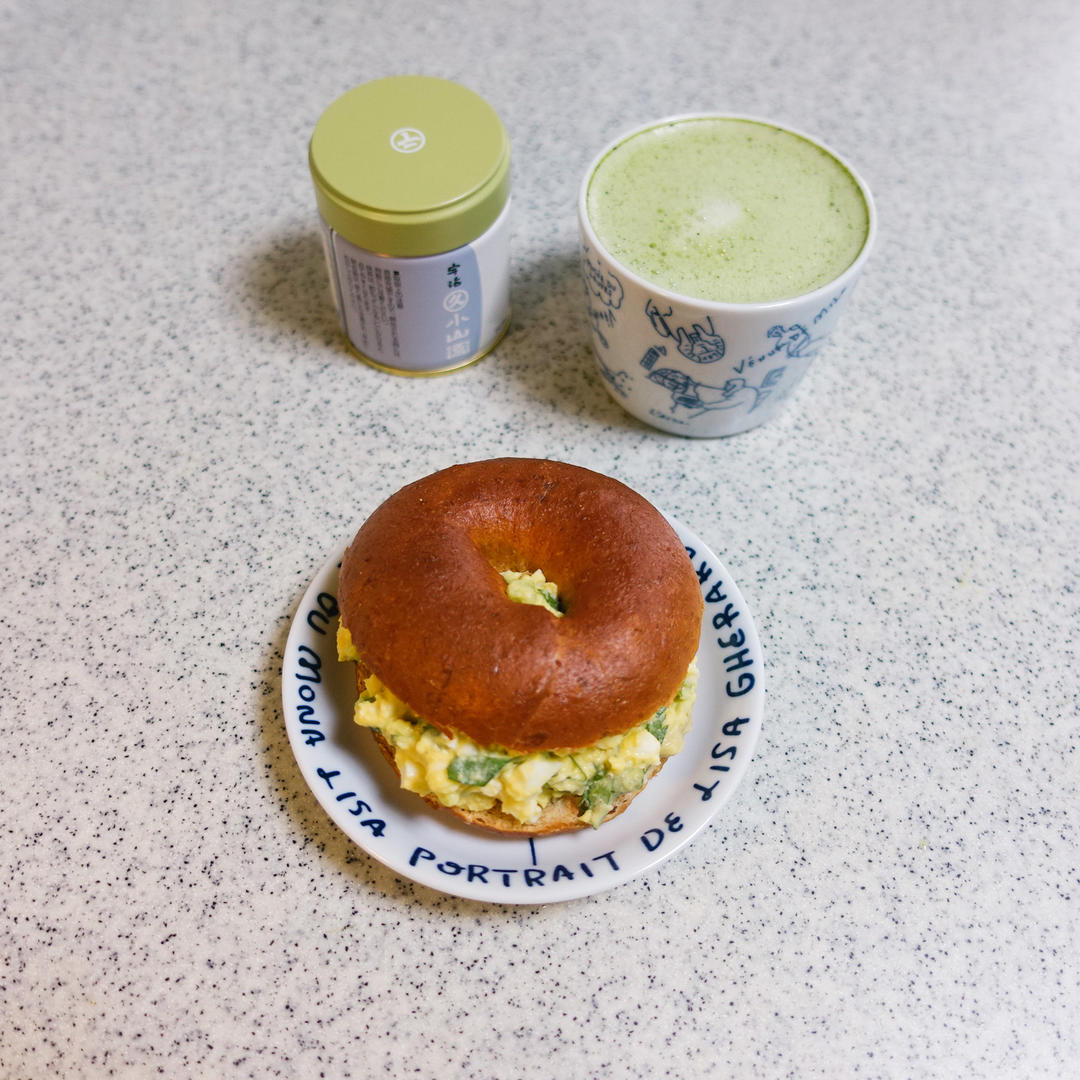 早餐：鸡蛋牛油果沙拉三明治