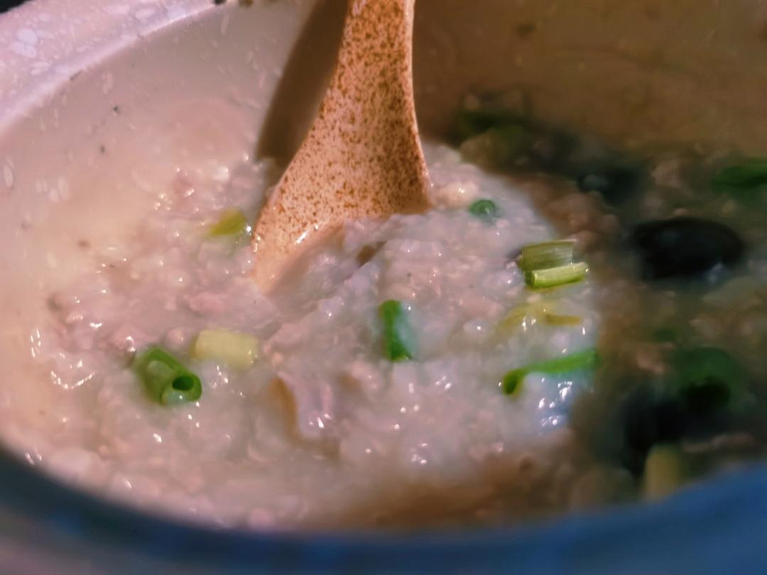 超级无敌简单电饭煲版皮蛋瘦肉粥