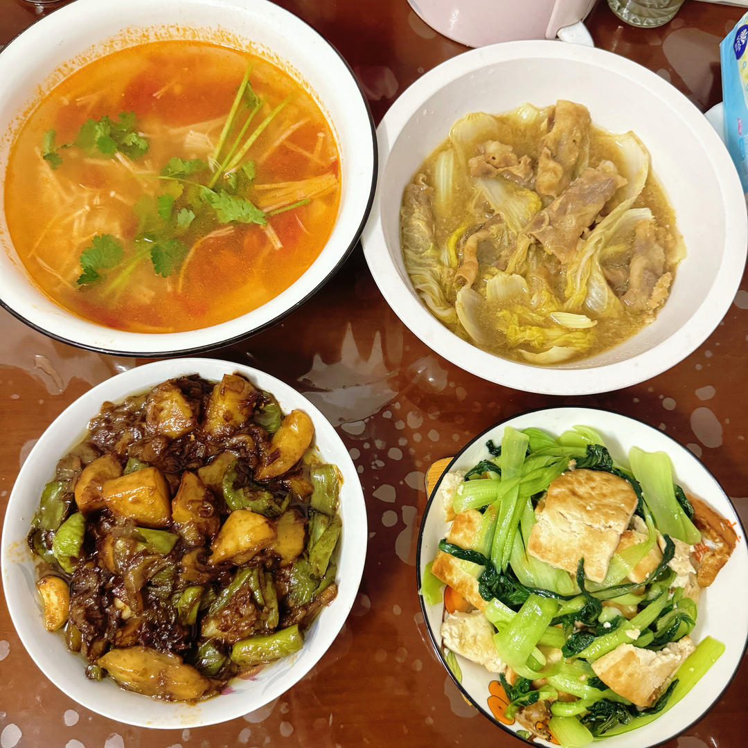 西红柿金针菇汤