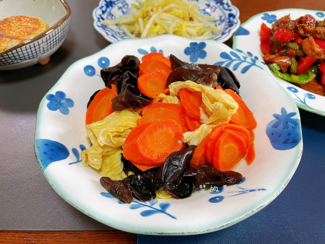鸡片木耳烧腐竹