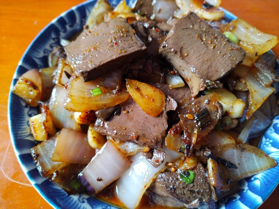 低脂美味的鸭血炒洋葱