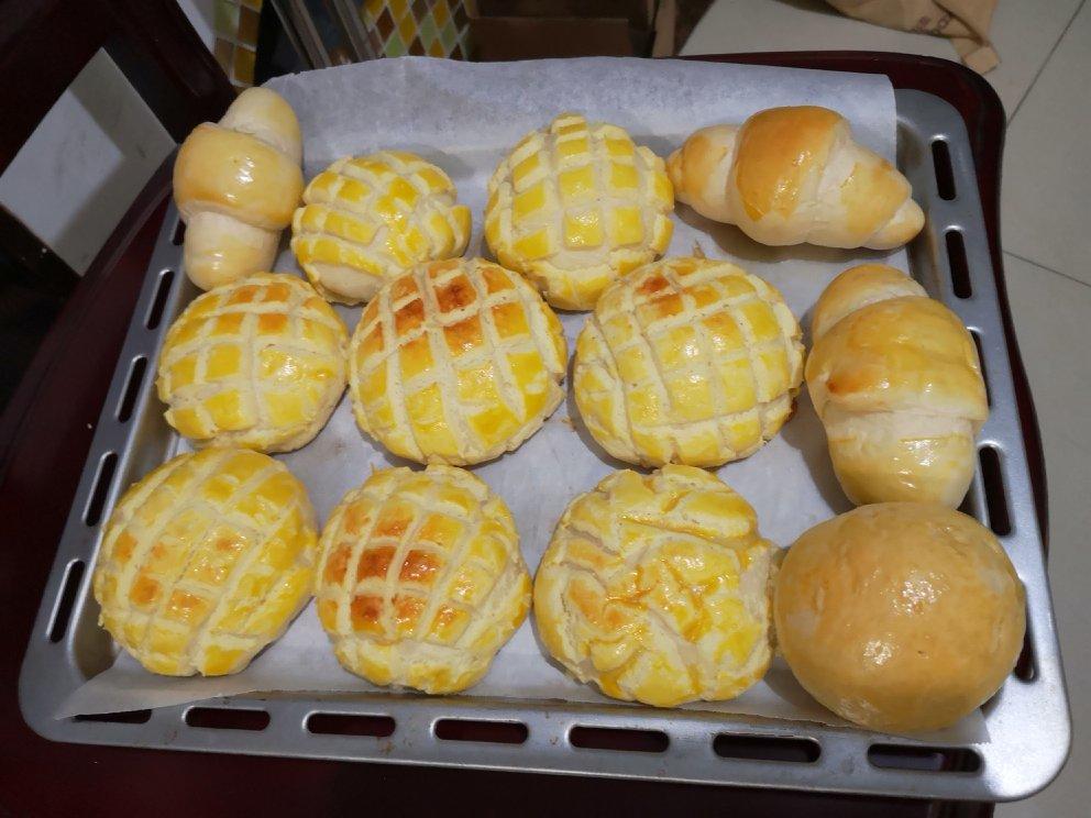 好吃到炸裂的港式菠萝包（附带制作酥皮的小视频）