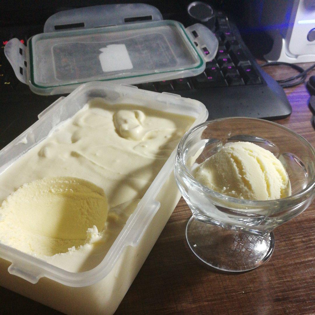 香草冰淇淋（刚好1L，用kitchenaid冰淇淋桶）