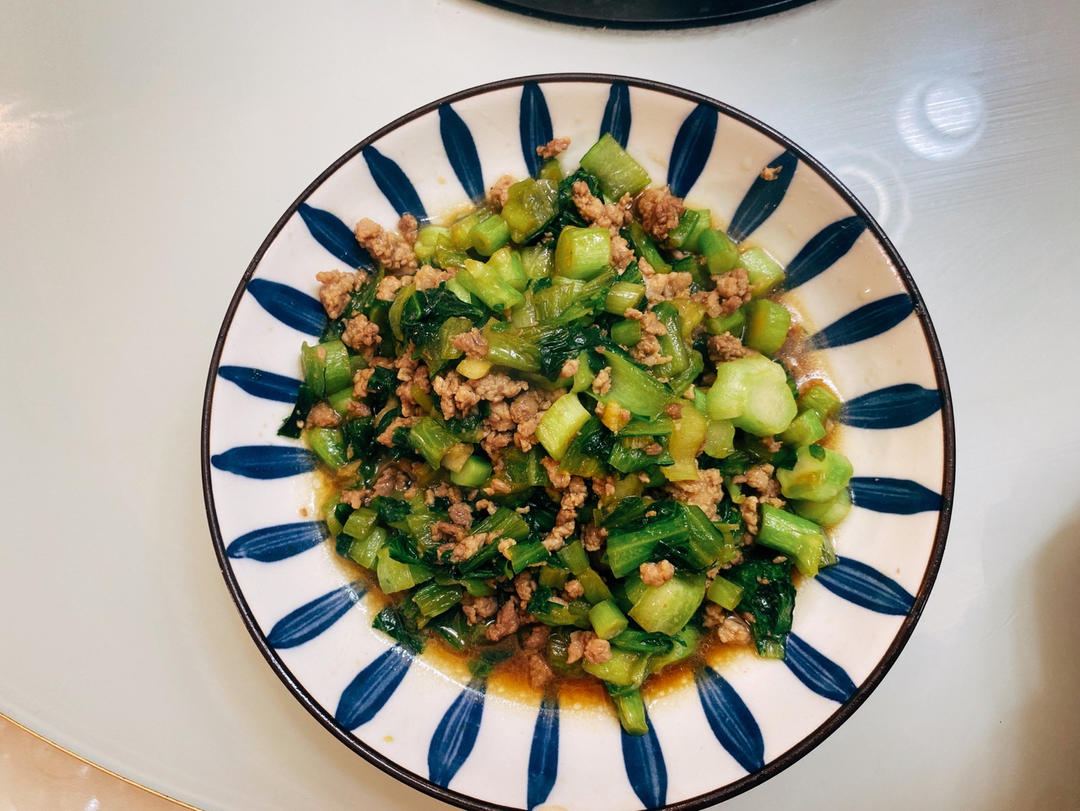 好吃的肉酱炒菜心