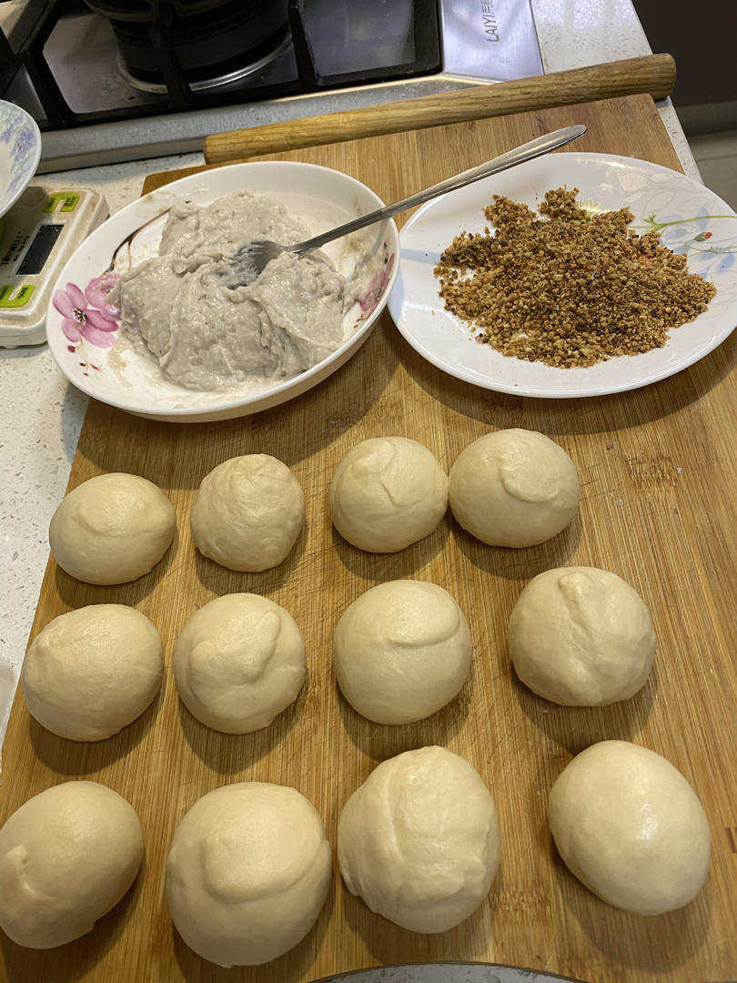 咸蛋黄肉松面包