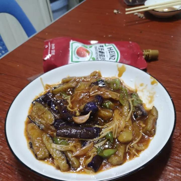 红烧茄子 最受欢迎的家常菜让大人小孩都停不下筷子 上桌就吃光