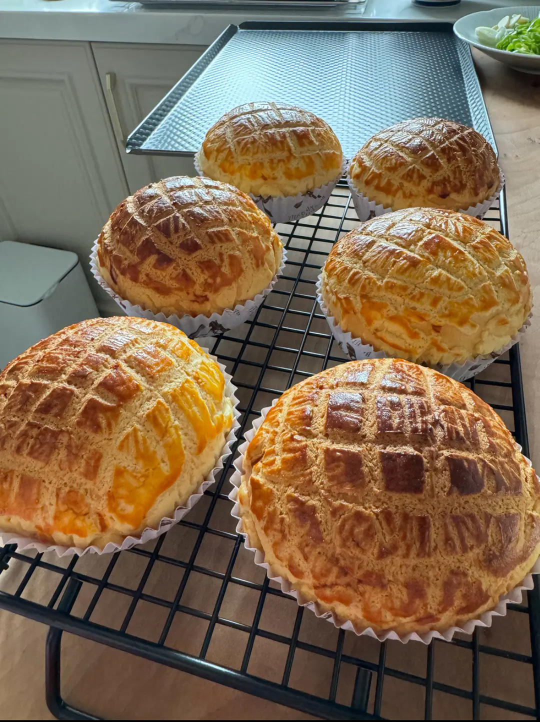 好吃到炸裂的港式菠萝包（附带制作酥皮的小视频）