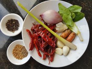 泰国阿姨的红咖喱排骨 (咖喱酱)的做法 步骤1