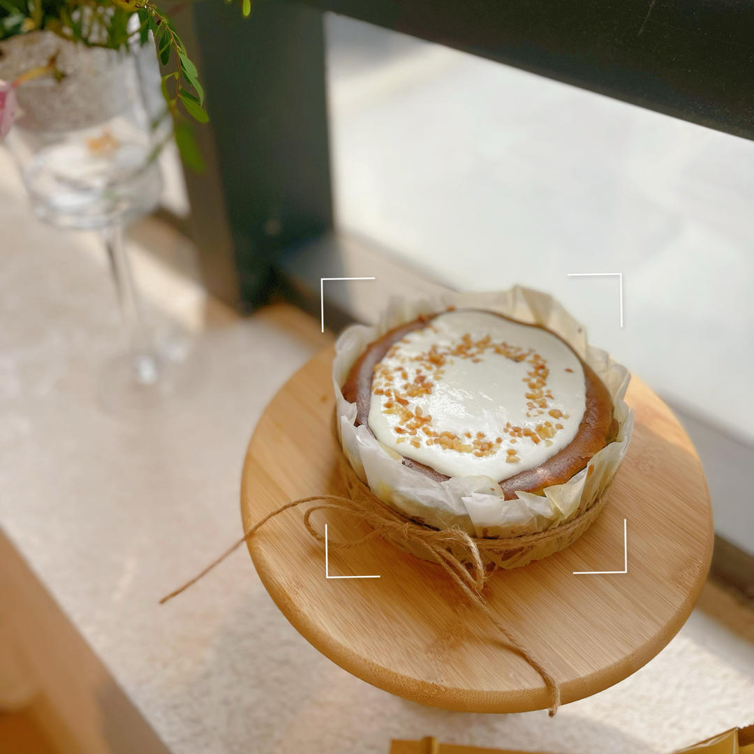 开心果巴斯克，醇香浓郁烤芝士蛋糕