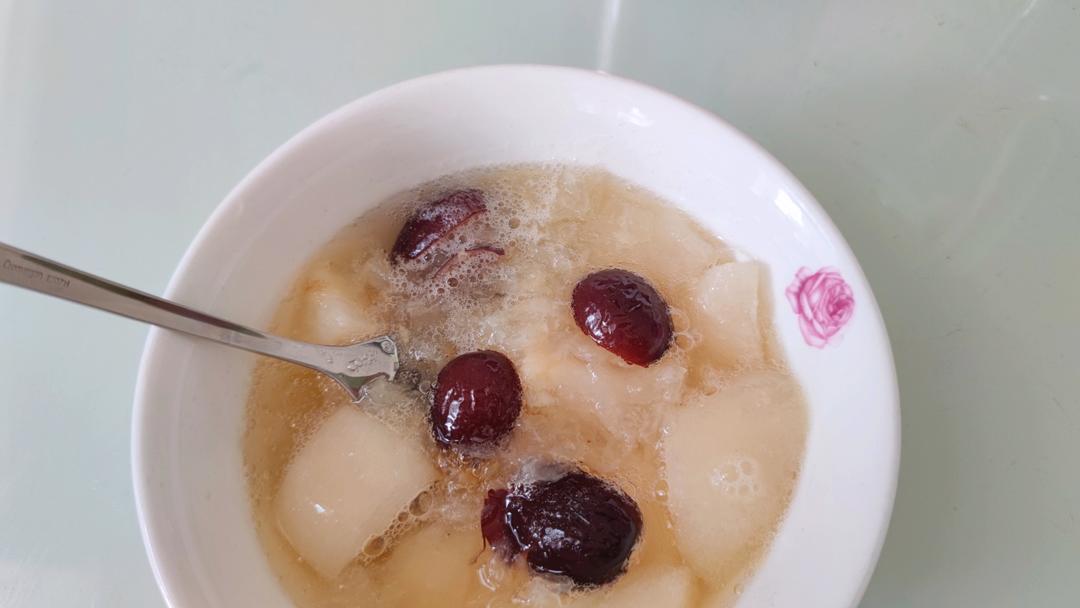 鲜银耳红枣雪梨羹