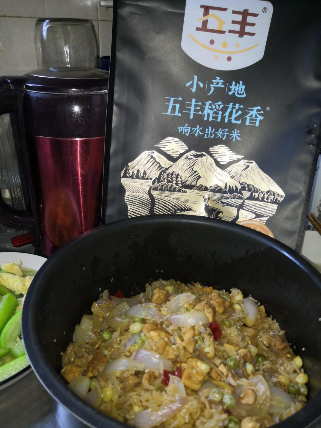 土豆五花肉焖饭