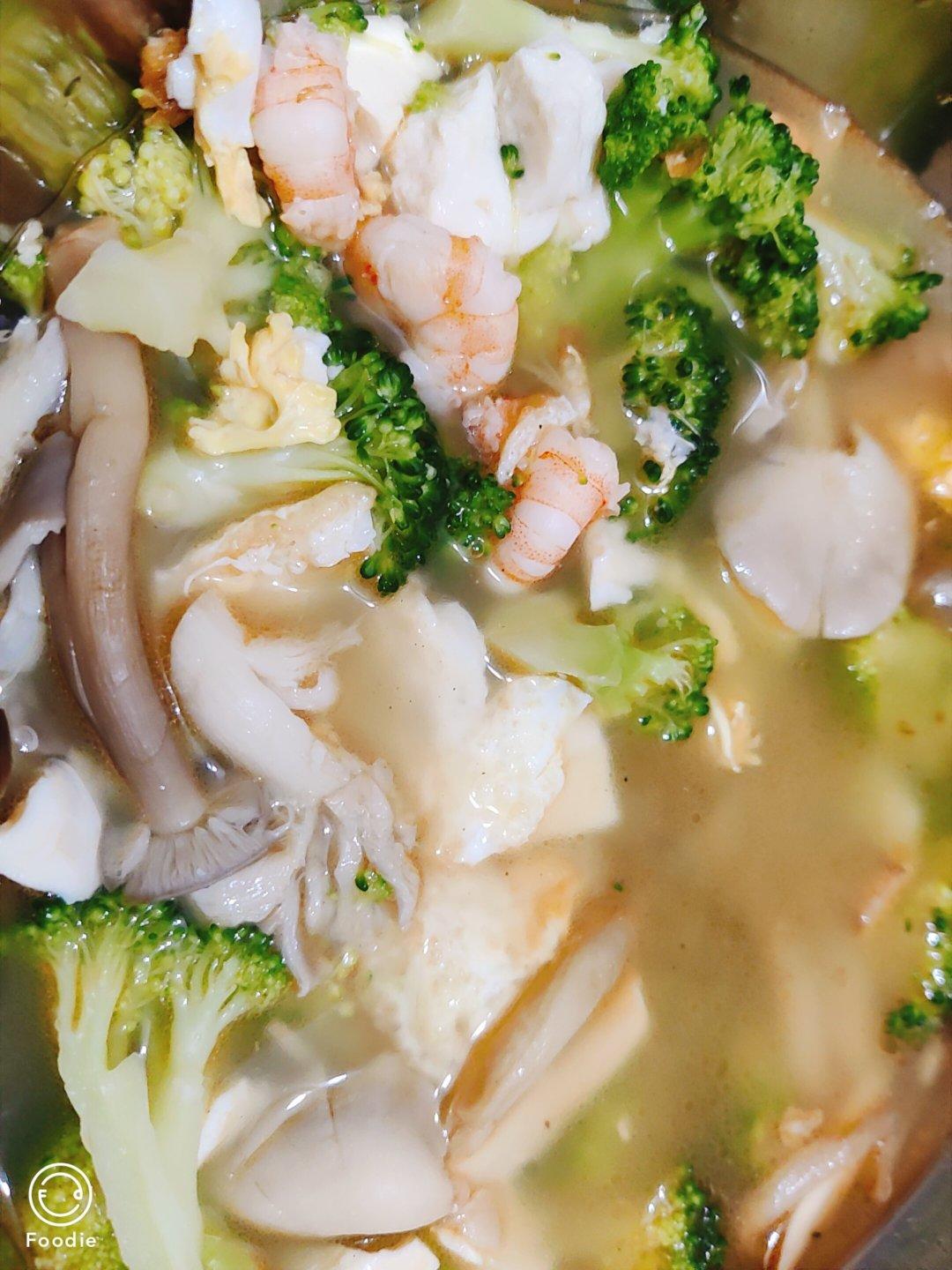 豆腐鲜虾菇菌汤