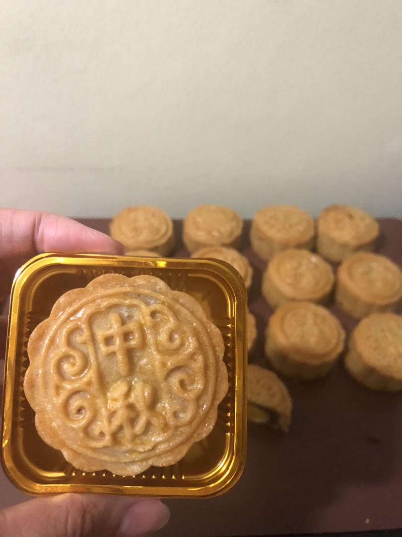 广式月饼—蛋黄莲蓉月饼