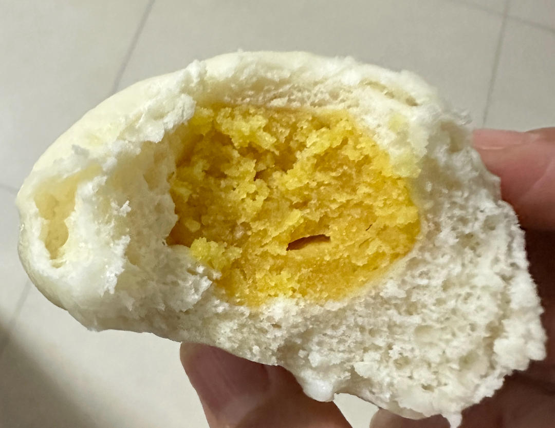 松软香甜的奶黄包，很快就可以搞定。