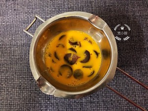 土锅海参煎蛋的做法 步骤7