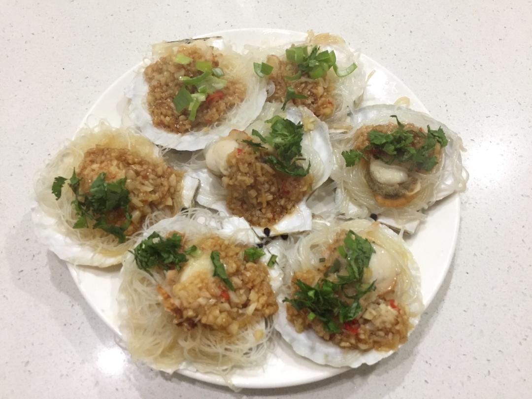 蒜蓉粉丝蒸扇贝（清晰图片步骤讲解）