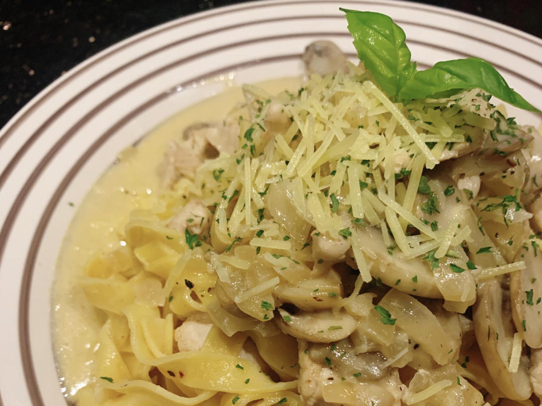 奶油鸡肉蘑菇意大利面 Cream of Mushroom Chicken Pasta