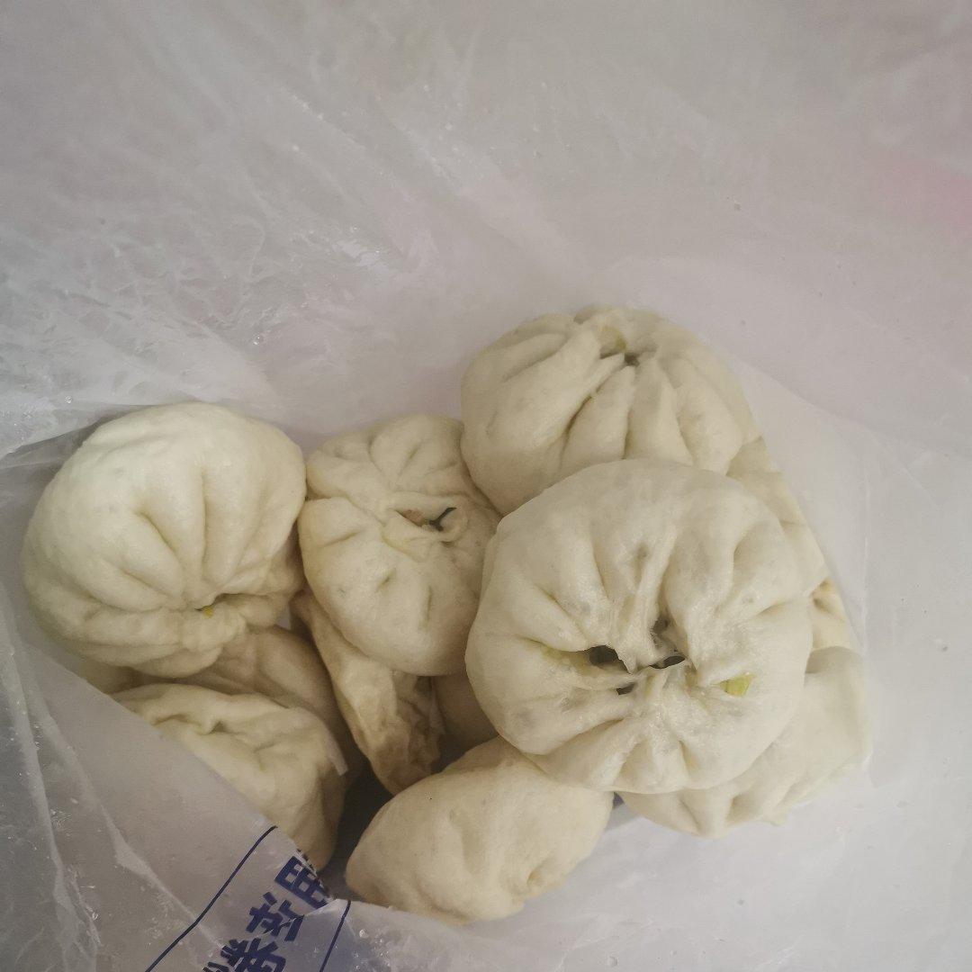 松软多汁的肉包子