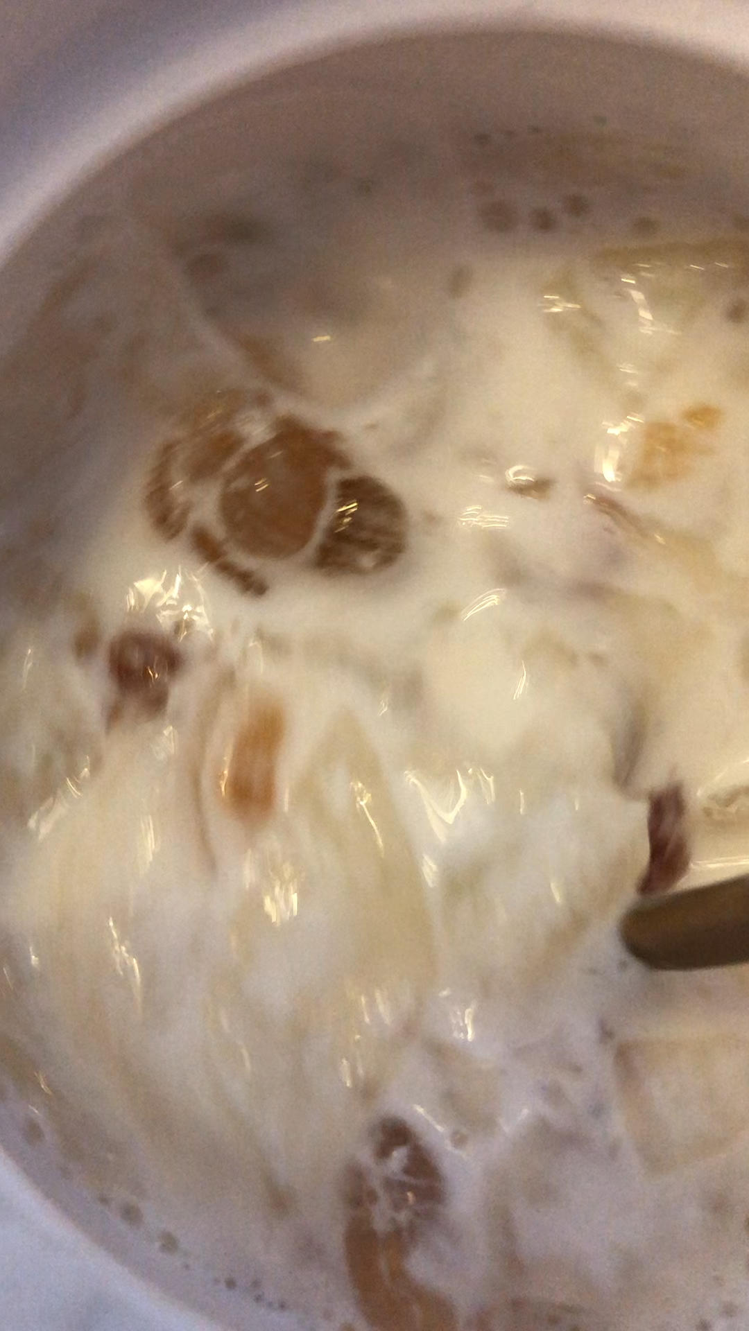 牛奶桃胶银耳羹