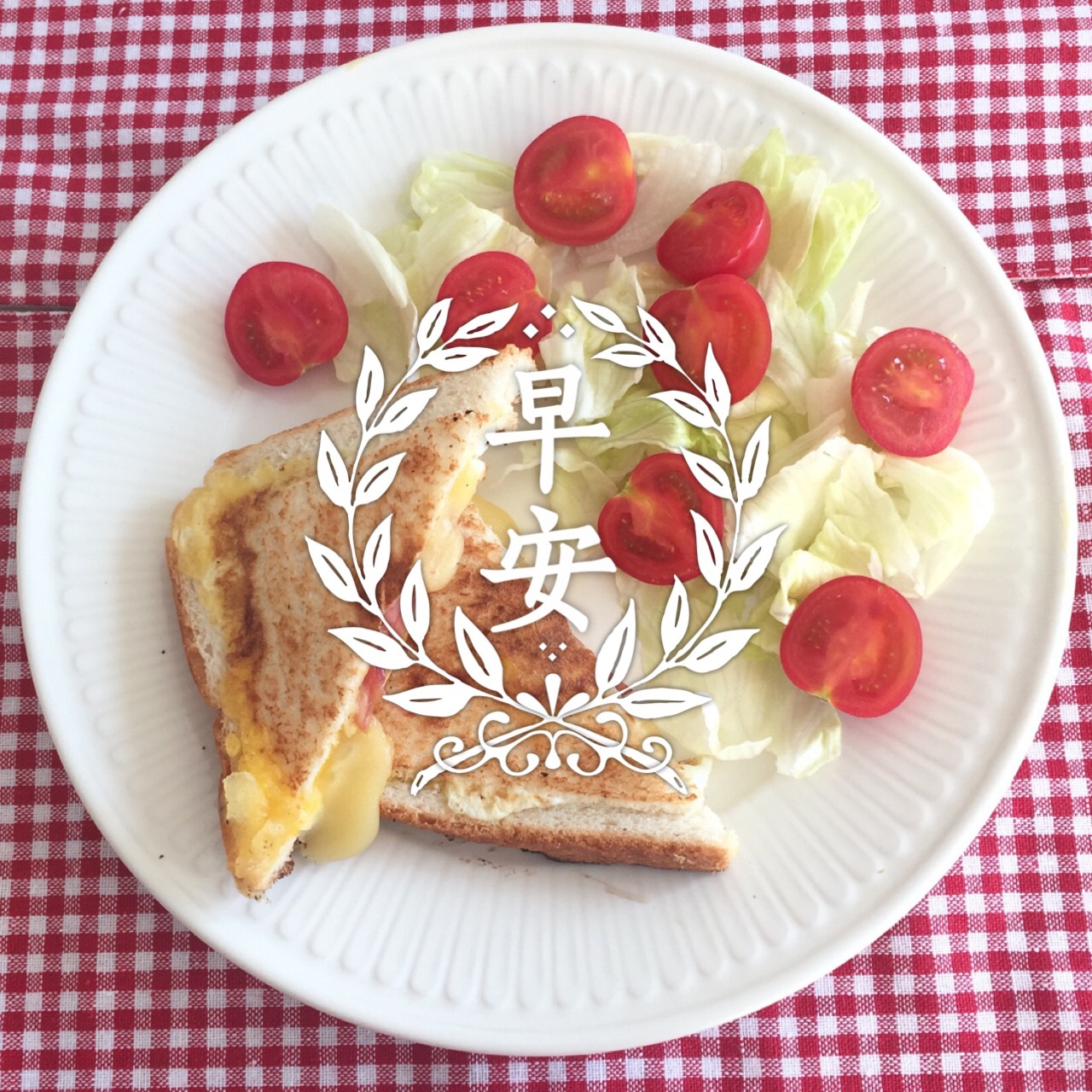 鸡蛋火腿藏在吐司里