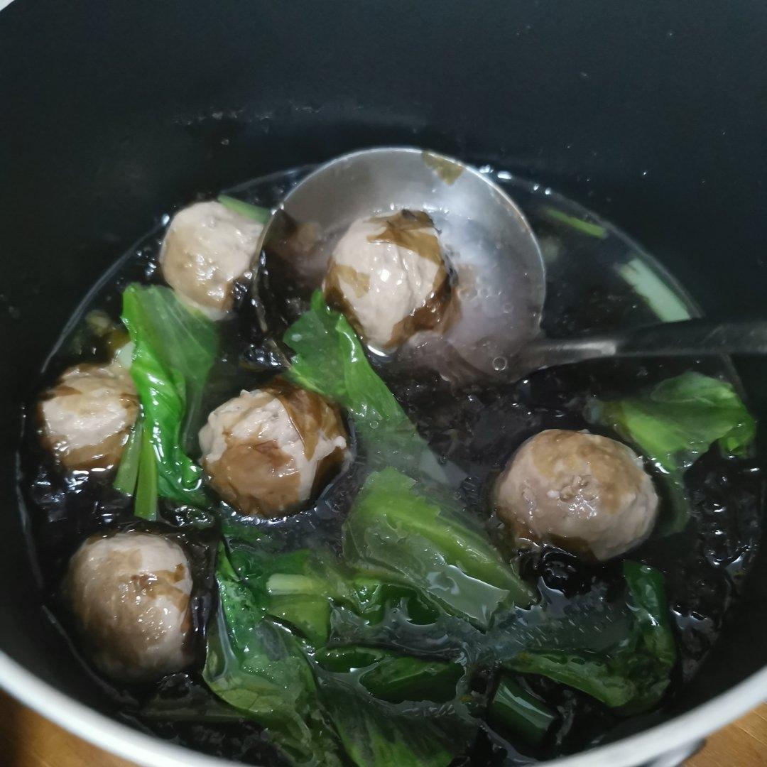 小姨妈紫菜牛丸汤（特意添加了芹菜和江瑶柱，汤底完全烘托出潮州手打牛肉丸的美味）