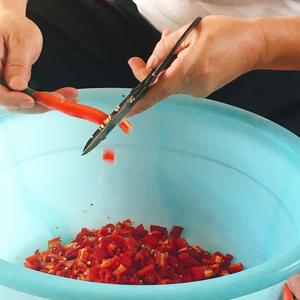 美味剁椒（简单易做且可久存）的做法 步骤2