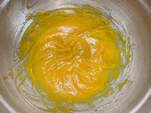 金灿灿的南瓜蛋糕卷‼️不加一滴水‼️组织超细腻的做法 步骤3
