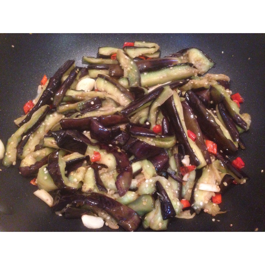 清爽少油又入味的家常炒茄子