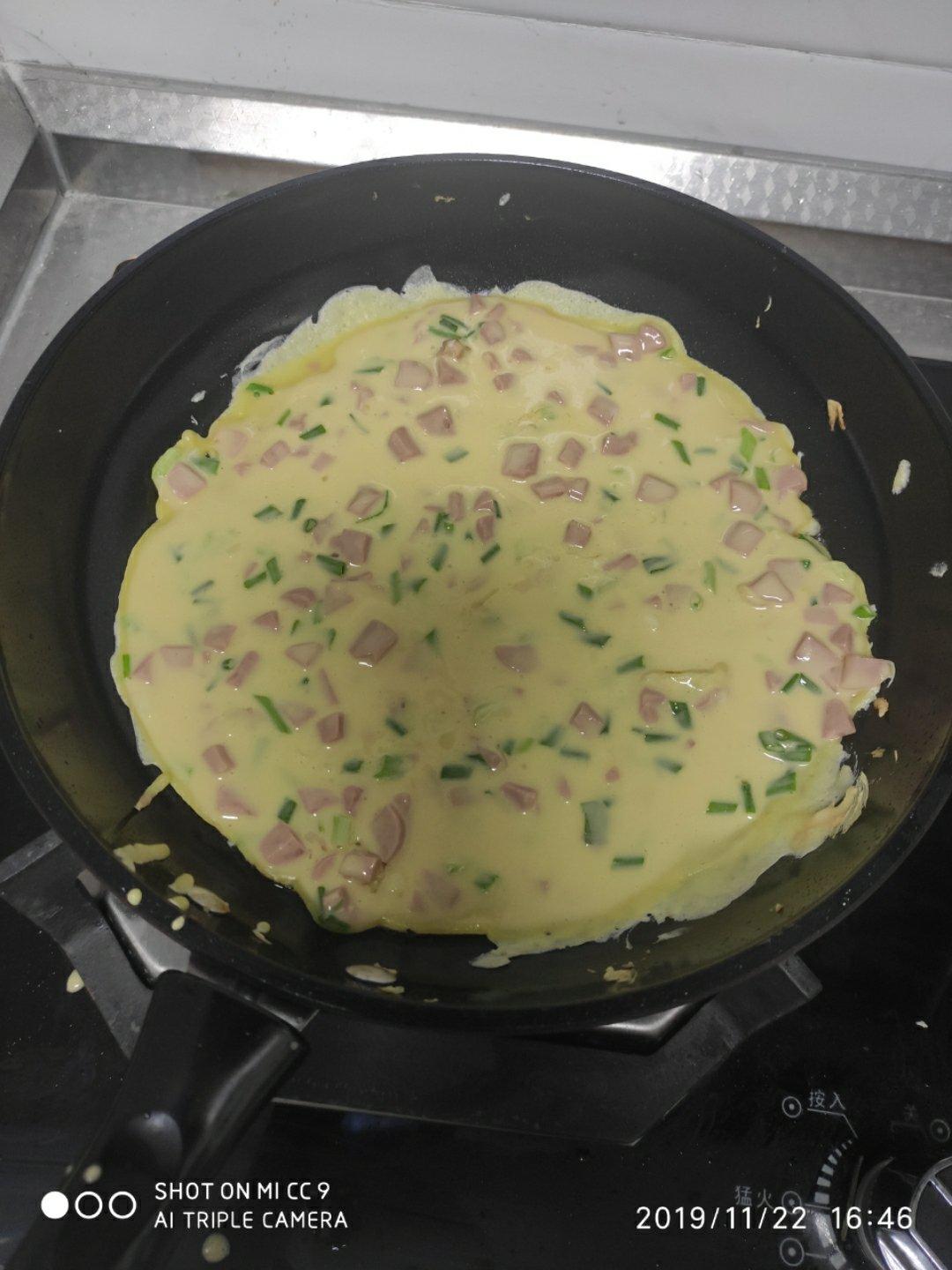 火腿肠葱花鸡蛋饼