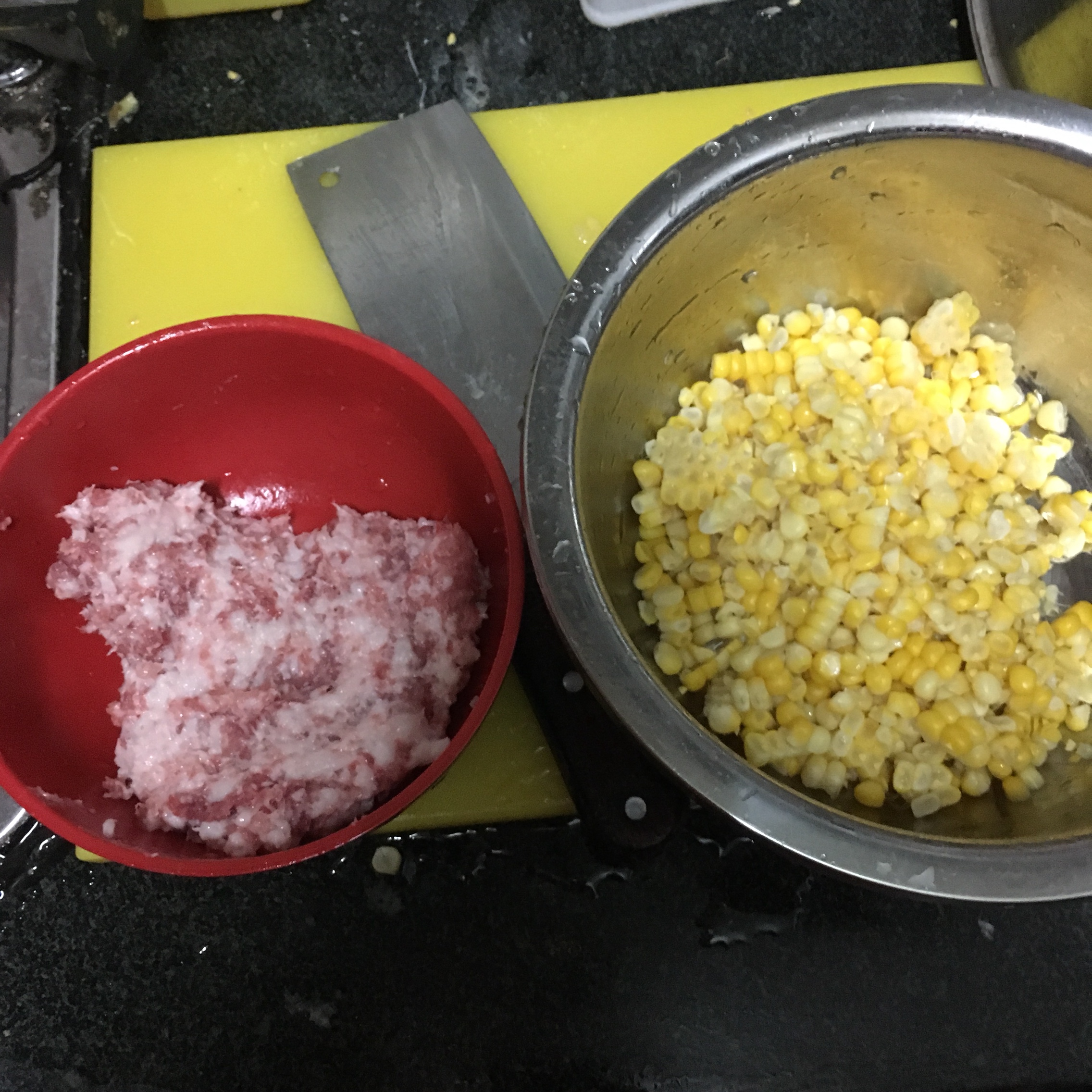 玉米猪肉饺的做法 步骤1