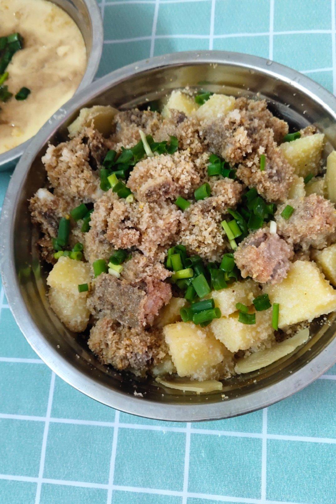 粉蒸排骨 Steamed Pork Ribs with Rice Flour