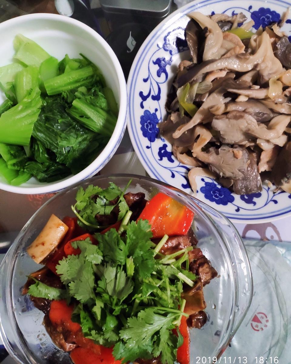 红焖羊肉炖胡萝卜