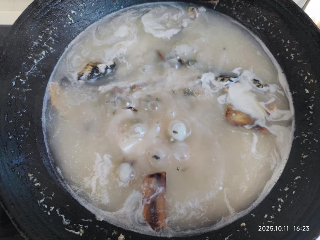 昂刺鱼豆腐汤（黄辣丁）