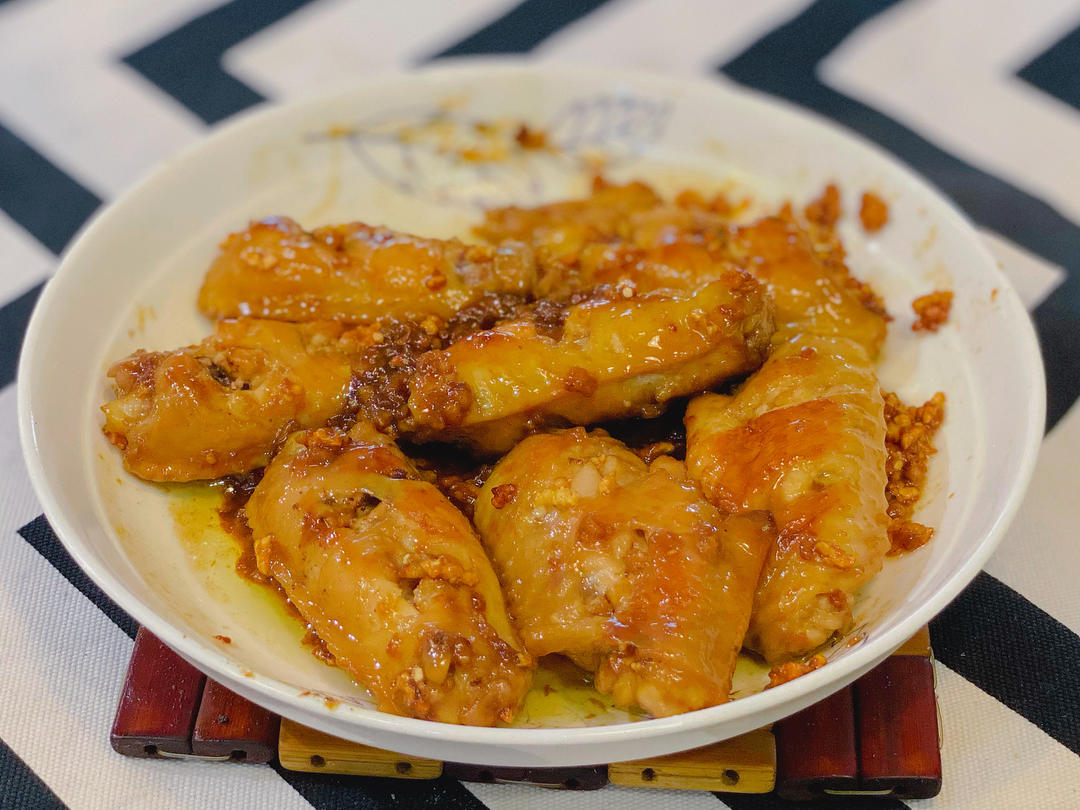 不要再可乐鸡翅了，求求你试试蒜香鸡翅吧，香味捅破天花板！