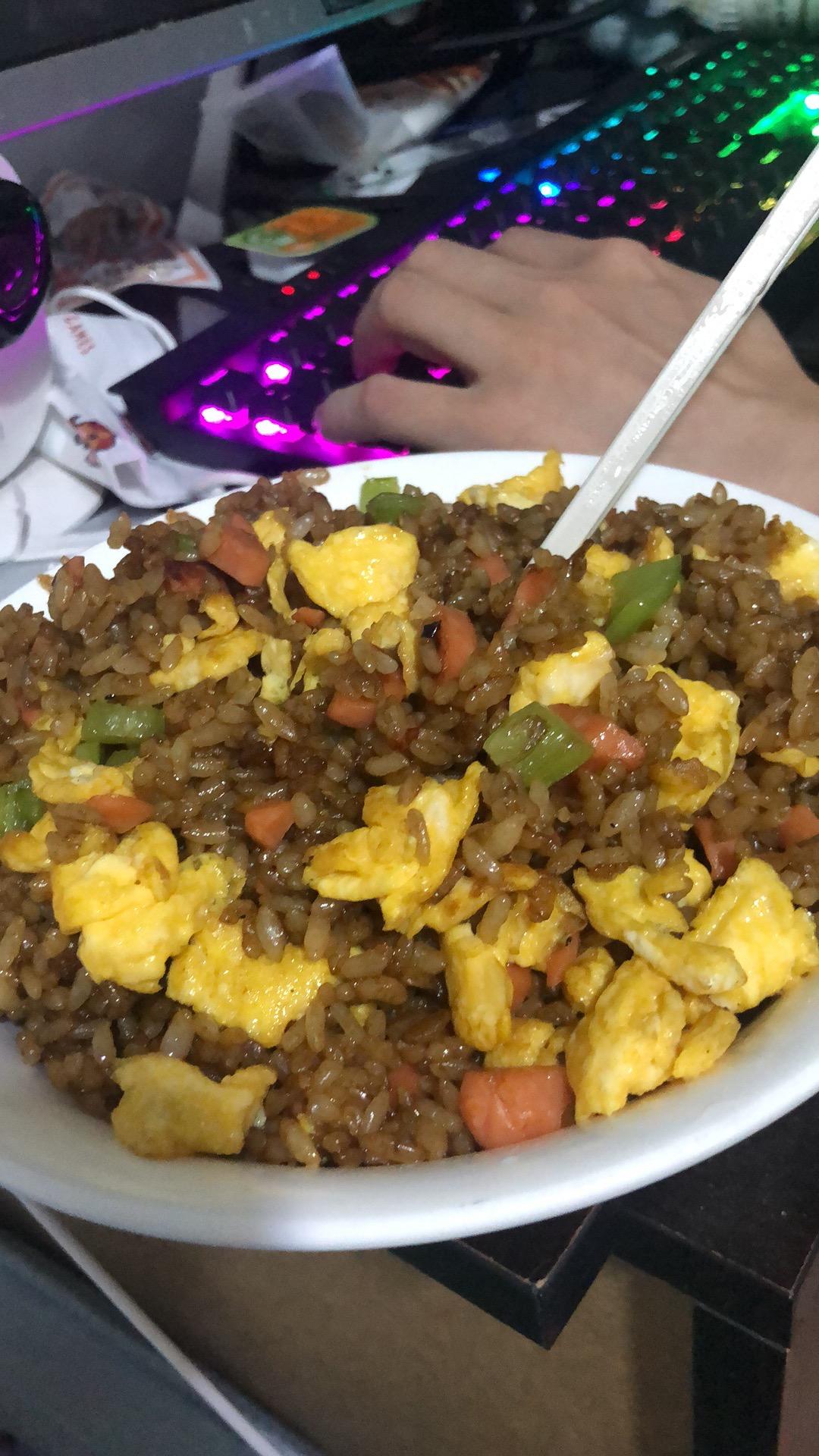 超级好吃的酱油火腿蛋炒饭！