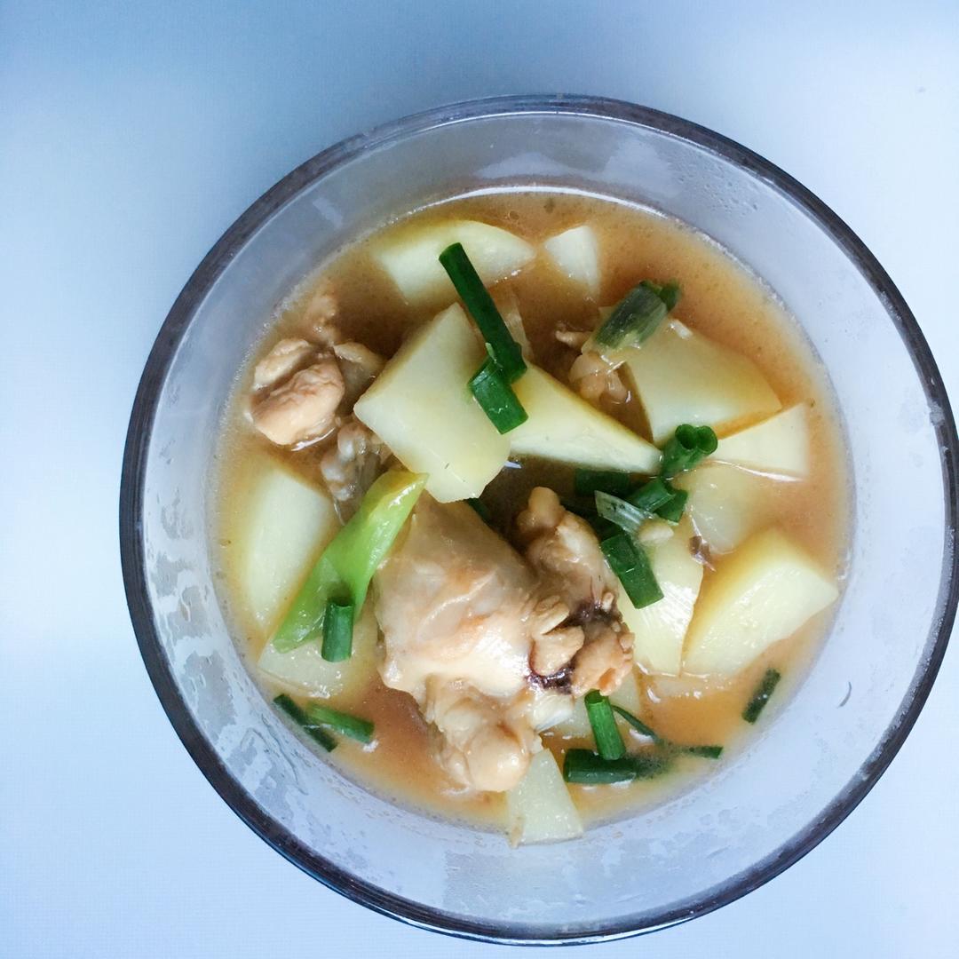 土豆炖鸡块