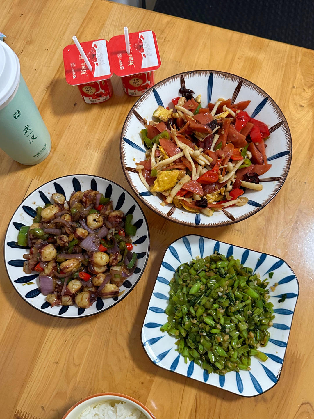 火腿青红椒炒海鲜菇