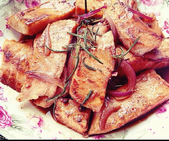 迷迭香酱汁三文鱼