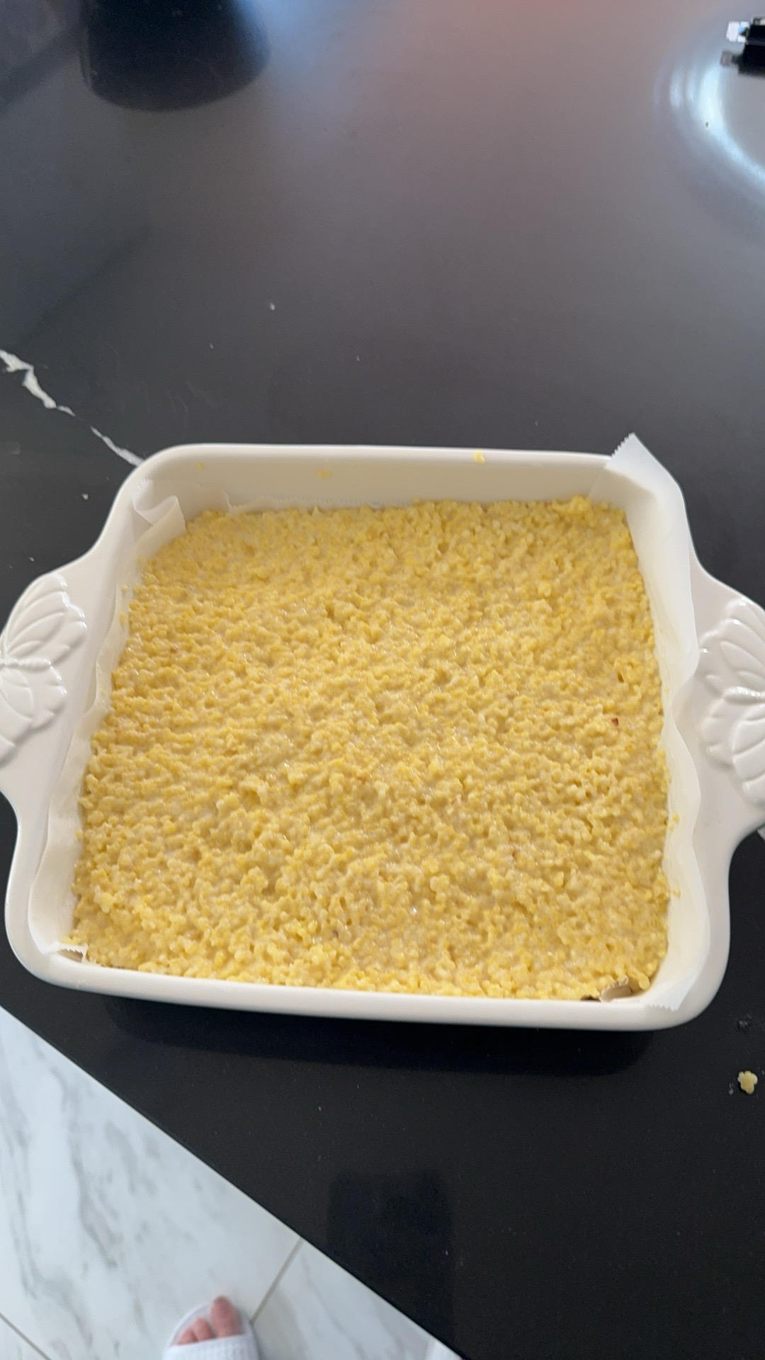 牛奶倒入小米中搅一搅，出锅这么好吃，软糯q弹