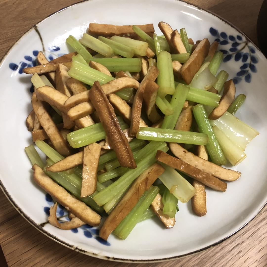 芹菜炒香干