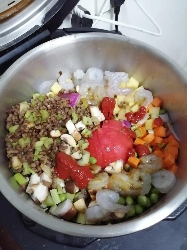 懒人电饭锅香肠焖饭/煲仔饭