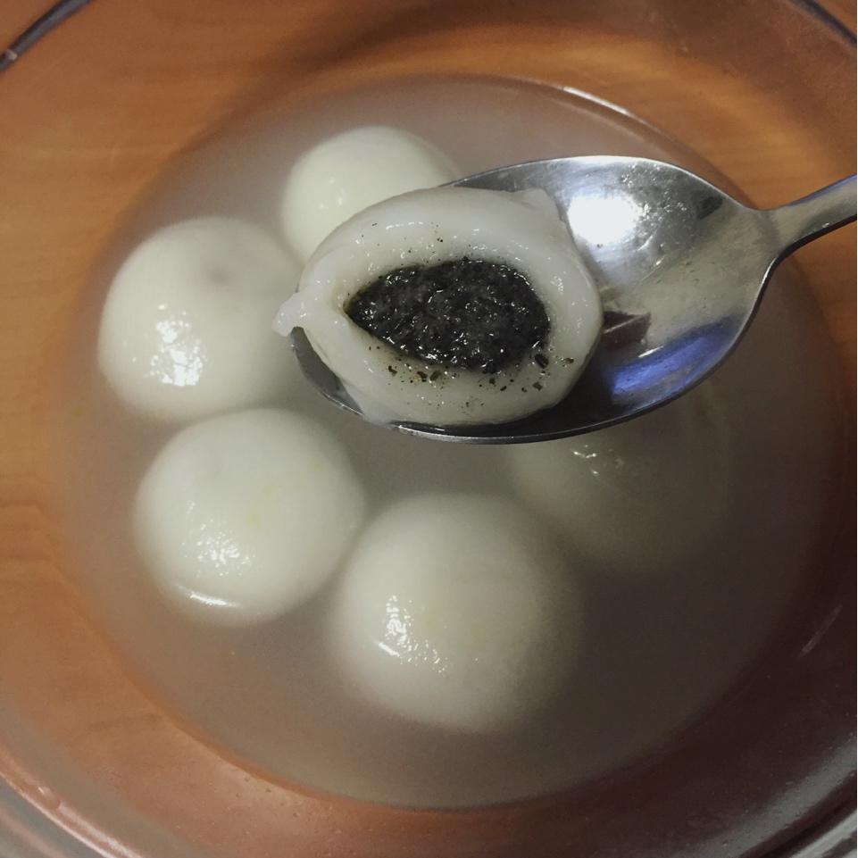 黑芝麻汤圆