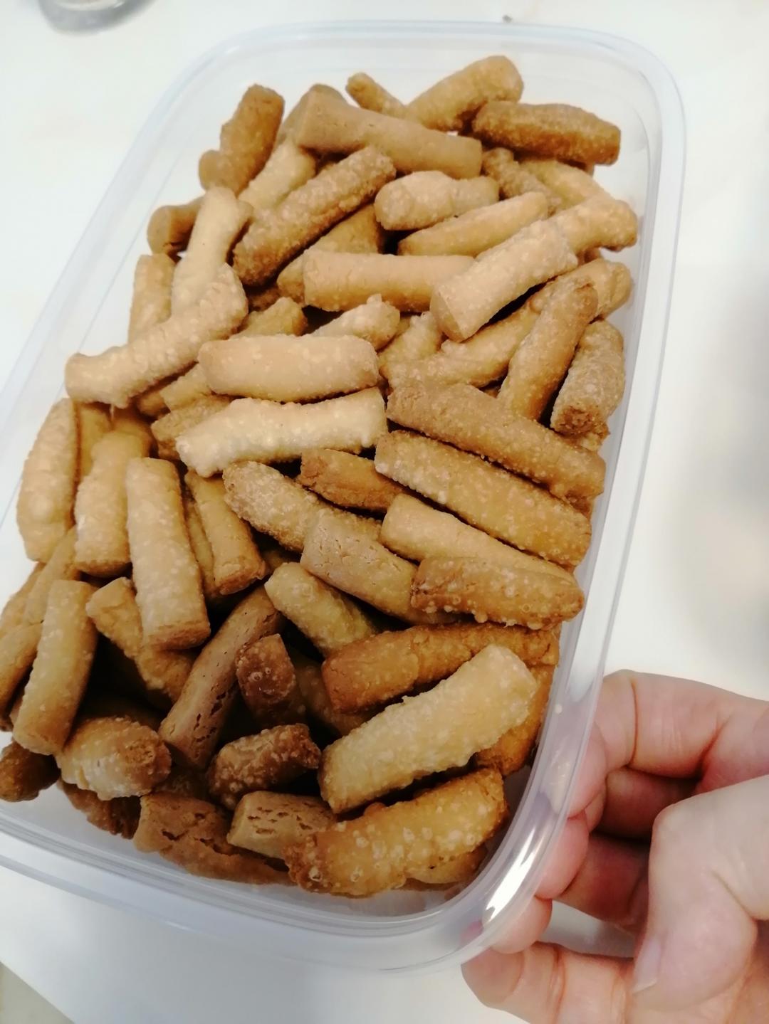 过年易做小零食江米条